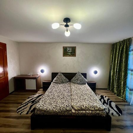 Arnica Hotel Yasinya Exterior photo