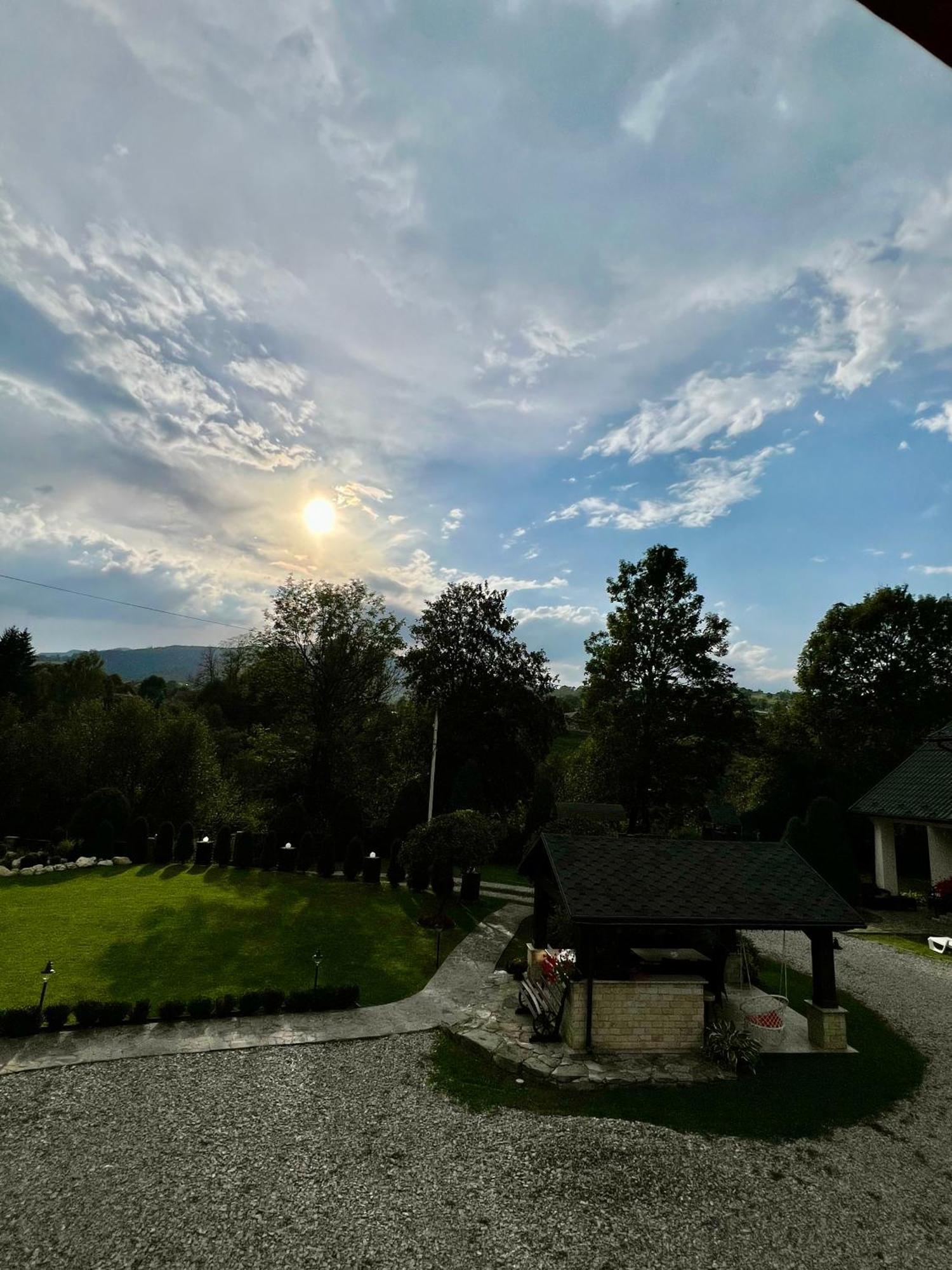 Arnica Hotel Yasinya Exterior photo