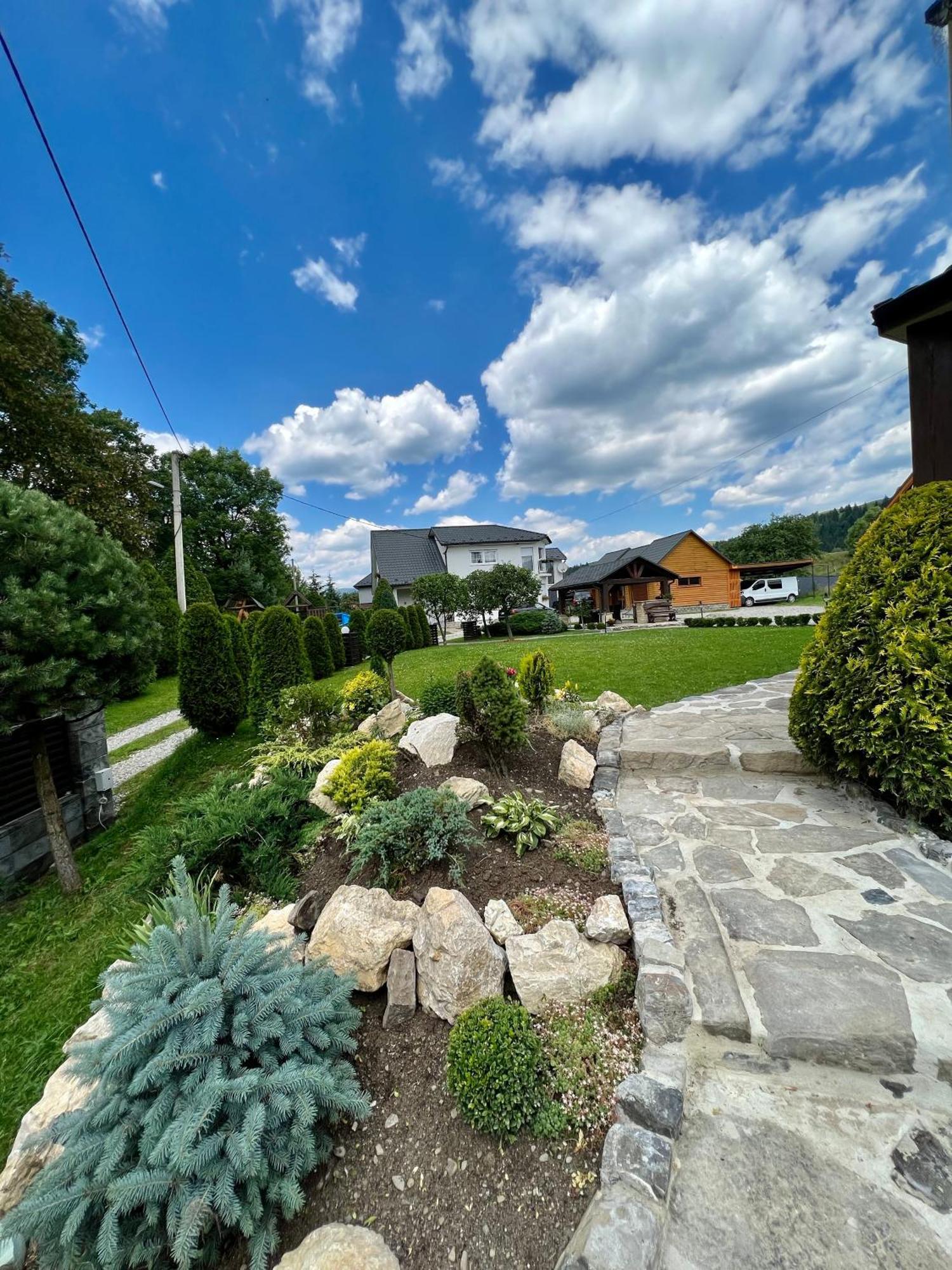 Arnica Hotel Yasinya Exterior photo