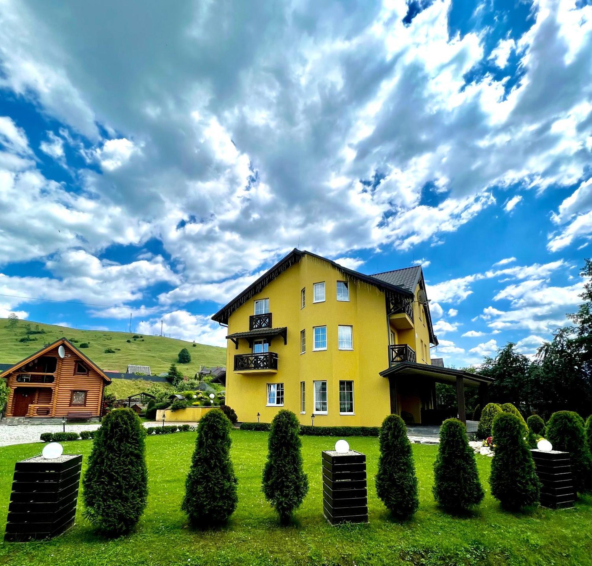 Arnica Hotel Yasinya Exterior photo