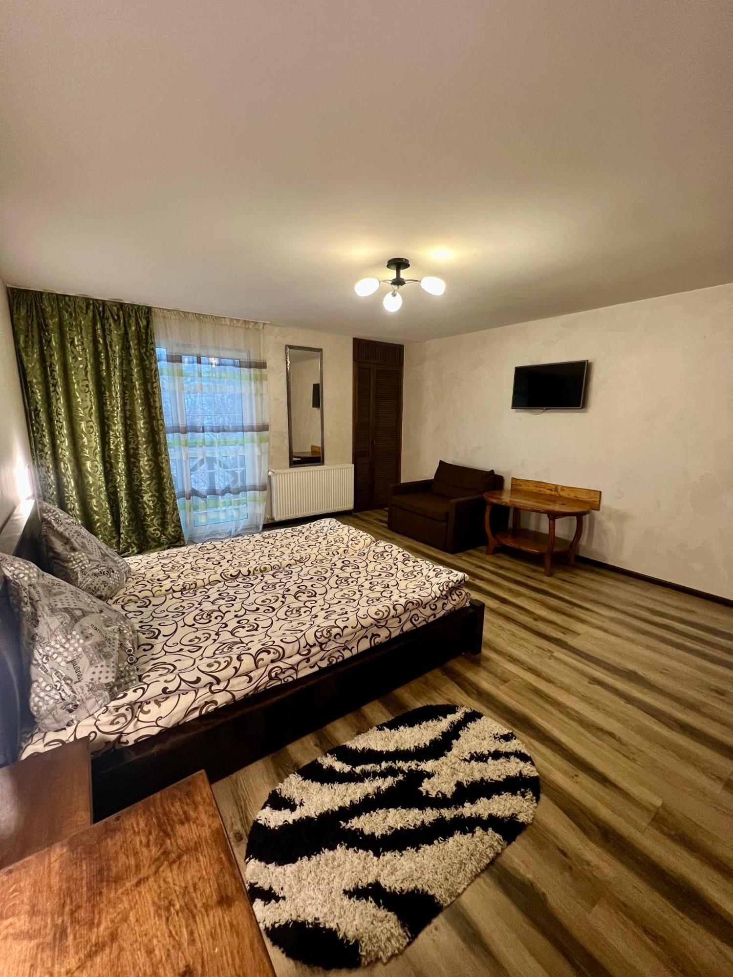 Arnica Hotel Yasinya Exterior photo