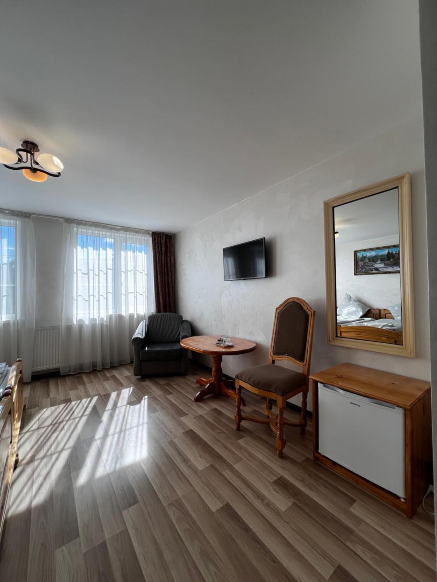 Arnica Hotel Yasinya Exterior photo