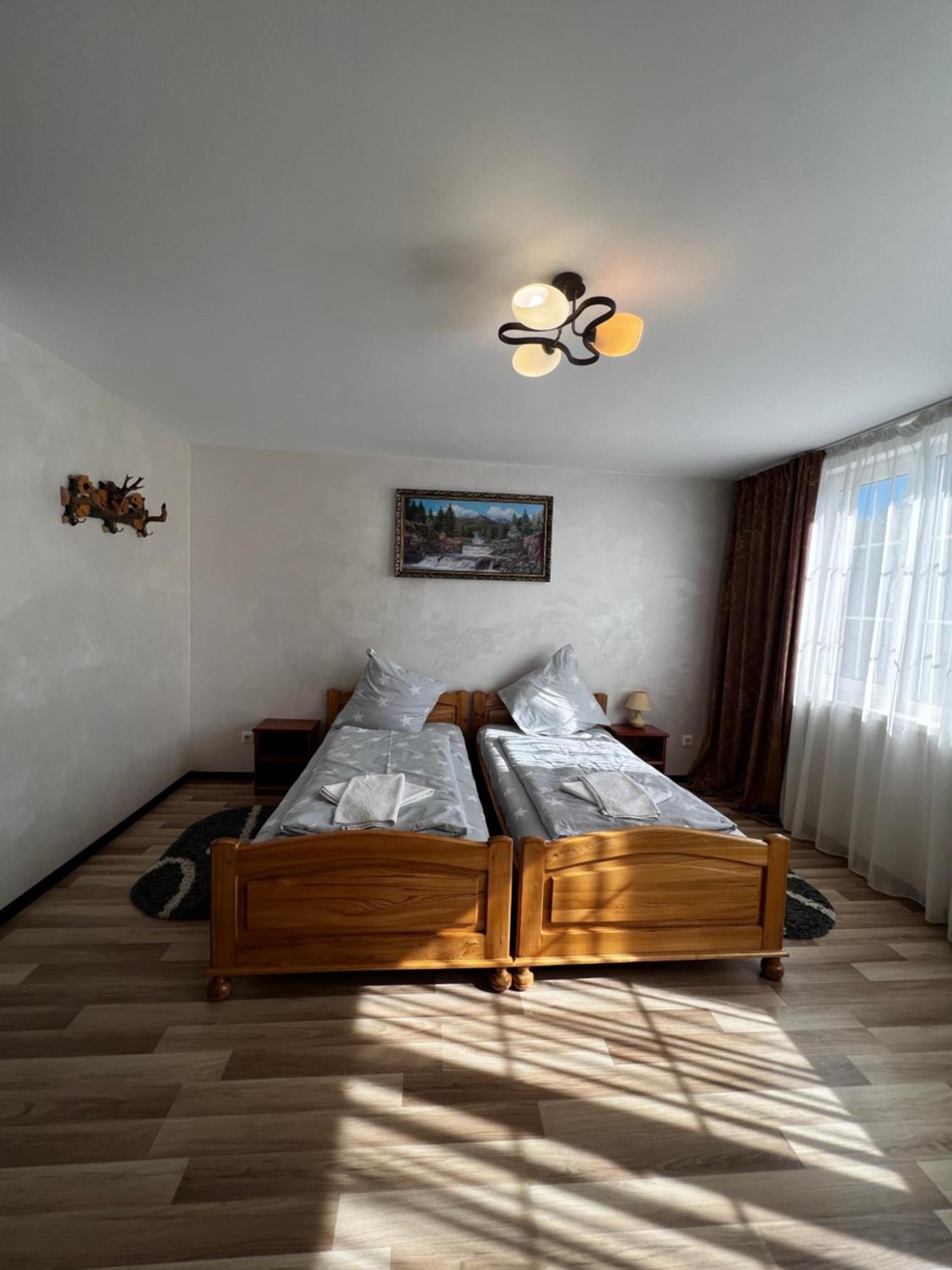 Arnica Hotel Yasinya Exterior photo